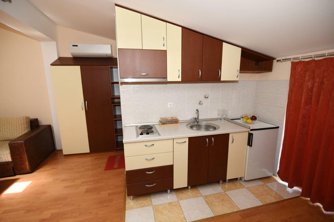 Darni Central Apartments - Bazaar Location With Free Parking โอครีด ภายนอก รูปภาพ