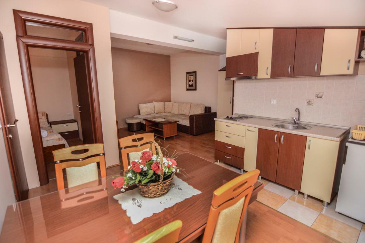 Darni Central Apartments - Bazaar Location With Free Parking โอครีด ภายนอก รูปภาพ