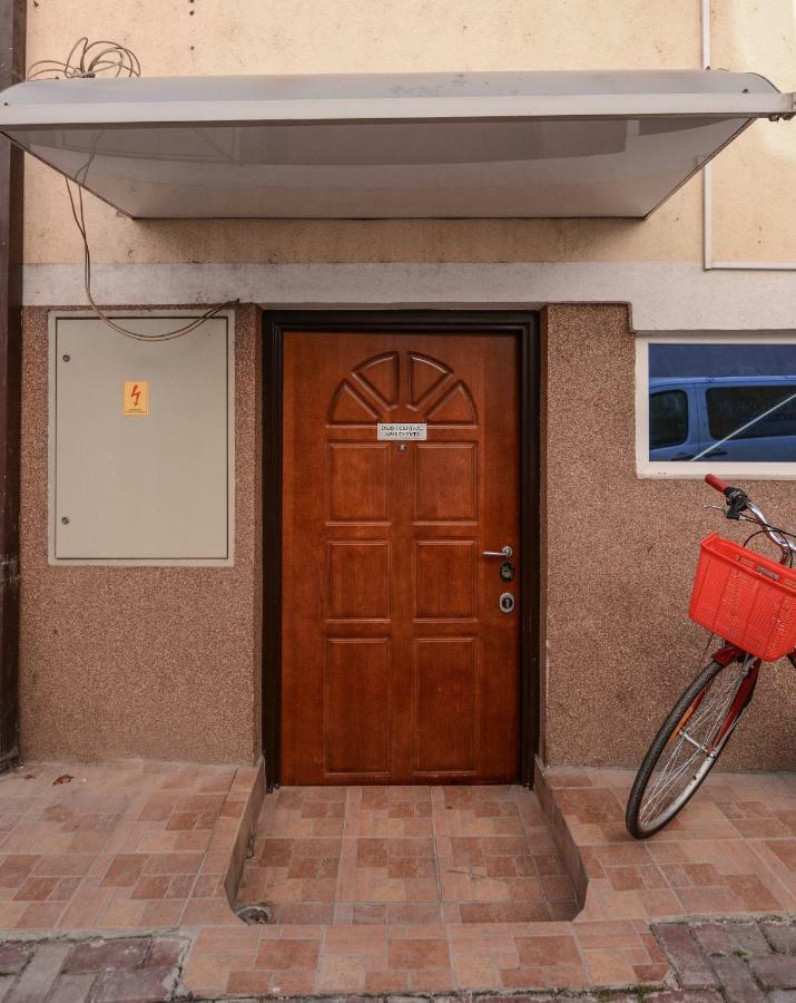 Darni Central Apartments - Bazaar Location With Free Parking โอครีด ภายนอก รูปภาพ