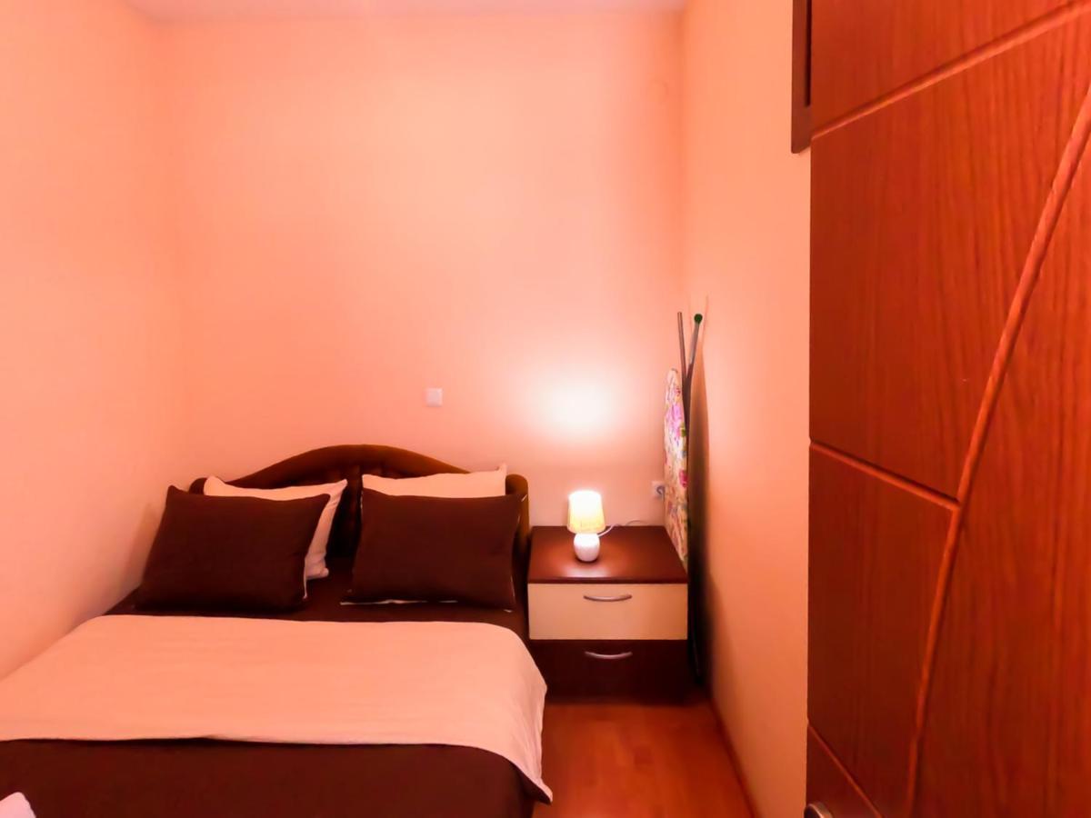 Darni Central Apartments - Bazaar Location With Free Parking โอครีด ภายนอก รูปภาพ