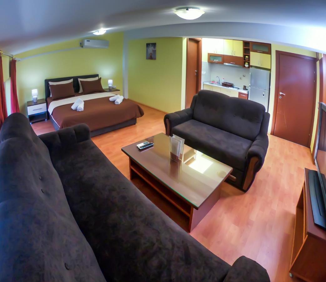 Darni Central Apartments - Bazaar Location With Free Parking โอครีด ภายนอก รูปภาพ