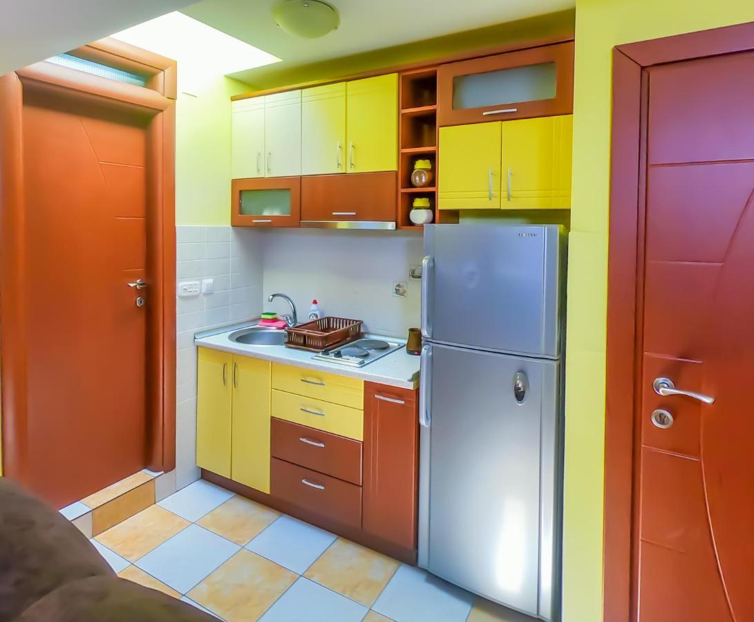 Darni Central Apartments - Bazaar Location With Free Parking โอครีด ภายนอก รูปภาพ