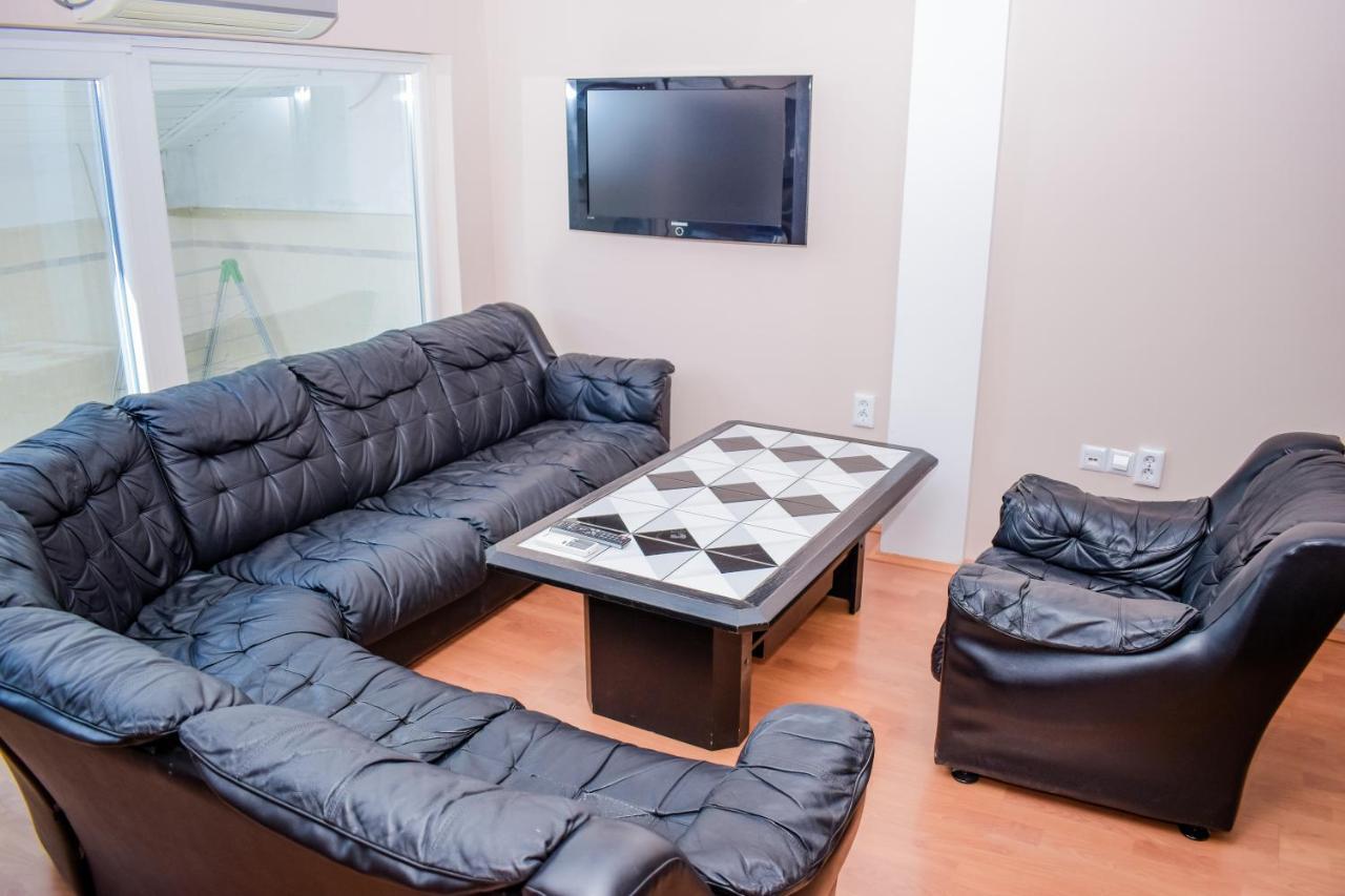 Darni Central Apartments - Bazaar Location With Free Parking โอครีด ภายนอก รูปภาพ