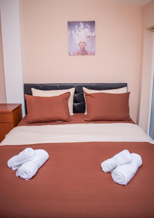 Darni Central Apartments - Bazaar Location With Free Parking โอครีด ภายนอก รูปภาพ