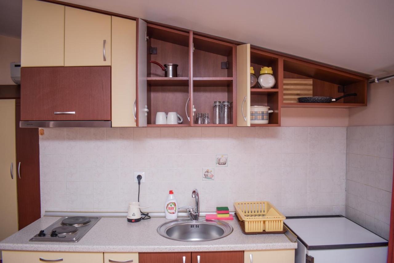Darni Central Apartments - Bazaar Location With Free Parking โอครีด ภายนอก รูปภาพ